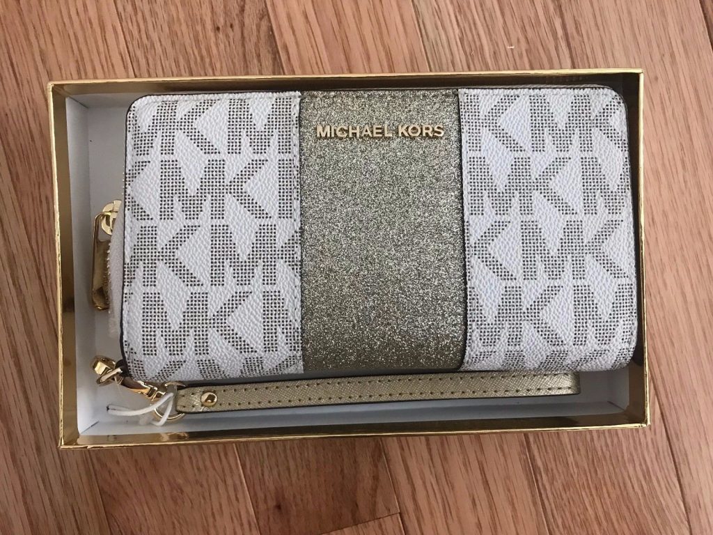 Buy Cheap NWT Michael Kors Large Flat Wallet Multi Function Phone Case Wristlet Wallet | Best Buy