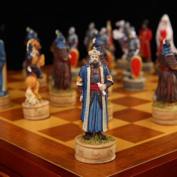 New Arrival Resin Doll Chess Game Russian Mongolia War Theme Chess Set Chinchakhan And The War Of The Principality Of Ross
